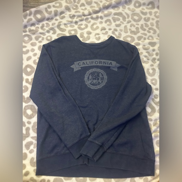 Old Navy Sweaters - XL old navy: navy california crewneck
